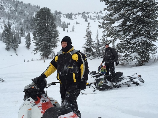 Катание на снегоходах в Нижнем Новгороде в подарок. Сервис Ultra Подарки
. Подарочный сертификат на катание на снегоходах в Нижнем Новгороде с друзьями. Закажите прокат снегоходов в подарок для мужчины по привлекательным ценам. Живописные маршруты для езды на снегоходах это отличная возможность активного отдыха. Сервис UltraPodarki.ru 8 800 505 95 30. катание на снегоходах, подарочный сертификат на катание на снегоходе, прокат снегоходов, прокат снегоходов Нижний Новгород, катание на снегоходах Нижний Новгород, езда на снегоходе