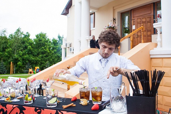 Выездной бар в Нижнем Новгороде. Ultra Подарки. Купить выездной бар в Нижнем Новгороде. Пирамида из шампанского бармен шоу и другие возможности выездного бара. Сервис UltraPodarki.ru 8 800 505 95 30. Выездной бар Нижний Новгород, выездной бар, мобильный бар Нижний Новгород, мобильный бар, переносной бар Нижний Новгород, переносной бар, выездной бар на мероприятие Нижний Новгород, выездной бар на мероприятие