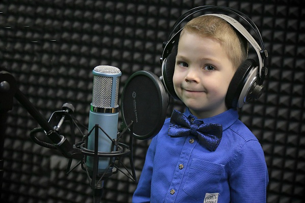 Индивидуальные занятия вокалом в школе вокала Музкласс Нижнего Новгорода. Подарите индивидуальные занятия вокалом в Нижнем Новгороде. Школа вокала Музкласс - это обучение вокалу для детей и взрослых, вокальные уроки для новичков и продвинутых певцов. Сервис подарочных сертификатов UltraPodarki.ru 8 (800) 505 95 30. занятия вокалом, индивидуальные занятия вокалом, обучение вокалу, занятия вокалом нижний новгород, вокальные уроки
