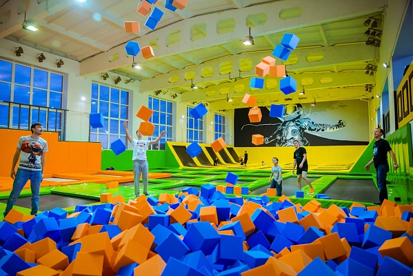 Прыжки в батутном центре в Нижнем Новгороде. Сервис Ultra Подарки. Купить подарочный сертификат на батутный центр. Подарите прыжки на батуте для детей и взрослых в Нижнем Новгороде. Сервис UltraPodarki.ru 8 800 505 95 30. Батутный центр Нижний Новгород, батутный центр, прыжки на батуте Нижний Новгород, купить батут Нижний Новгород, батут, батут Нижний Новгород