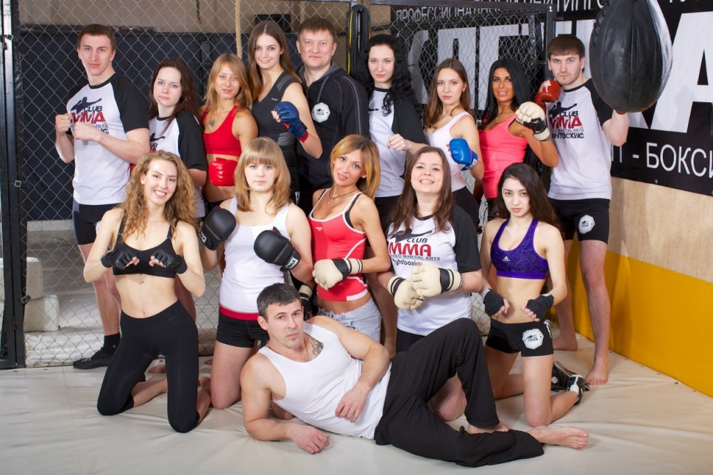 Женская группа по занятиям смешанными боевыми искусствами