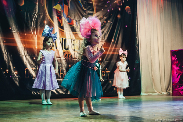 Школа танцев для детей в Нижнем Новгороде. Эстрадный танец, Хип-Хоп, Джаз-фанк, Брейк данс, Вог, Контемп. Ultra Подарки. Купить абонемент на занятия в школу танцев DANCE LIFE STUDIO в Нижнем Новгороде. Танцы повышают настроение и придают уверенность в себе. Сервис UltraPodarki.ru 8 (800) 505 95 30. занятия танцами, занятия танцами для детей, студия танцевальный, танец урок, танец студия, танцевальный школа, танец школа, танец обучение, современный танец школа, школа танцев, школа танцев в Нижнем Новгороде, DANCE LIFE STUDIO, Эстрадный танец, Хип-Хоп, Джаз-фанк, Брейк данс, Вог, Контемп