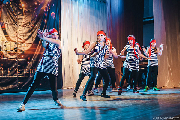 Школа танцев для детей в Нижнем Новгороде. Эстрадный танец, Хип-Хоп, Джаз-фанк, Брейк данс, Вог, Контемп. Ultra Подарки. Купить абонемент на занятия в школу танцев DANCE LIFE STUDIO в Нижнем Новгороде. Танцы повышают настроение и придают уверенность в себе. Сервис UltraPodarki.ru 8 (800) 505 95 30. занятия танцами, занятия танцами для детей, студия танцевальный, танец урок, танец студия, танцевальный школа, танец школа, танец обучение, современный танец школа, школа танцев, школа танцев в Нижнем Новгороде, DANCE LIFE STUDIO, Эстрадный танец, Хип-Хоп, Джаз-фанк, Брейк данс, Вог, Контемп