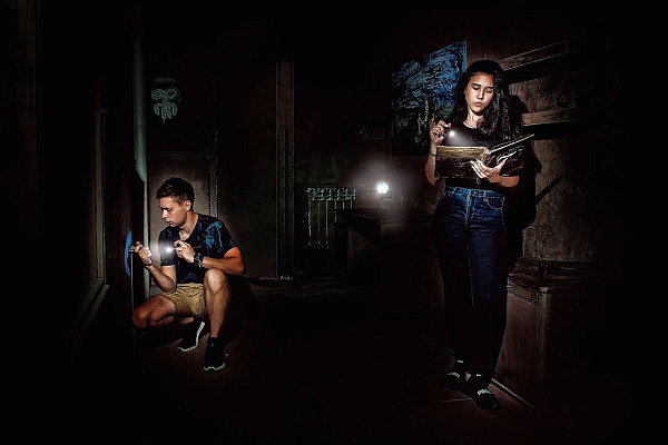 КВЕСТ В РЕАЛЬНОСТИ - «ДОЧЬ» в Нижнем Новгороде. Подарочные сертификаты Ultra Подарки. Вас ждёт страшный КВЕСТ В РЕАЛЬНОСТИ - «ДОЧЬ» от организатора 5 УГОЛ. Пройди квест сам или купи оригинальный подарочный сертификат. Сервис UltraPodarki.ru 8-800-505-9530. Квест Нижний Новгород, Квест, КВЕСТ В РЕАЛЬНОСТИ - «ДОЧЬ», 5 угол