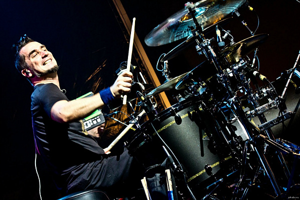 Обучение игре на барабанах в Нижнем Новгороде. Сервис Ultra Подарки. Хотите играть на барабанах? Купите сертификат на обучение игре на барабанах в Нижнем Новгороде. Сервис UltraPodarki.ru 8 800 505 95 30. Игра на барабанах, уроки игры на барабанах, обучение игре на барабанах, барабан обучение, играть на барабанах, игра на барабанах сертификат, уроки на барабанах, игра на барабанах в Нижнем Новгороде, уроки игры на барабанах в Нижнем Новгороде, барабаны цена Нижний Новгород, уроки на барабанах в Нижнем Новгороде, школа барабанов MUZCLASS