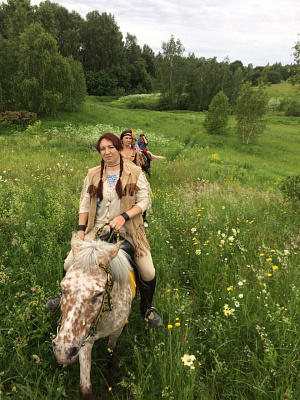 Конная прогулка в Нижнем Новгороде. Подарочные сертификаты Ultra Подарки. Купить оригинальный подарок или подарочный сертификат на Конная прогулка в Нижнем Новгороде. Сервис UltraPodarki.ru 8-800-505-9530. Катание на лошадях, Прогулка на лошади, Прогулка на лошадях для двоих, Конная прогулка, конный клуб, Конный клуб Третьяковка, конная прогулка, конная прогулка в Нижнем Новгороде