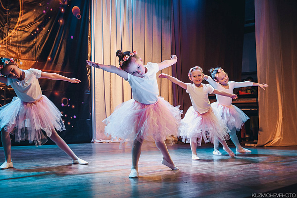 Школа танцев для детей в Нижнем Новгороде. Эстрадный танец, Хип-Хоп, Джаз-фанк, Брейк данс, Вог, Контемп. Ultra Подарки. Купить абонемент на занятия в школу танцев DANCE LIFE STUDIO в Нижнем Новгороде. Танцы повышают настроение и придают уверенность в себе. Сервис UltraPodarki.ru 8 (800) 505 95 30. занятия танцами, занятия танцами для детей, студия танцевальный, танец урок, танец студия, танцевальный школа, танец школа, танец обучение, современный танец школа, школа танцев, школа танцев в Нижнем Новгороде, DANCE LIFE STUDIO, Эстрадный танец, Хип-Хоп, Джаз-фанк, Брейк данс, Вог, Контемп