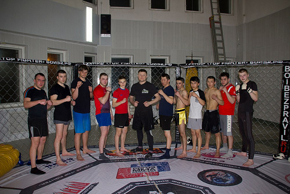 Занятия в клубе смешанных единоборств ММА. Ultra Подарки Нижний Новгород. Купить подарочный сертификат на занятия смешанными единоборствами в клубе ММА Нижнего Новгорода. Тренировки для новичков и опытных бойцов смешанных боевых искусств с опытным тренером по ММА. Сервис UltraPodarki.ru 8800-505-9530. Бои без правил, ММА, смешанные единоборства, смешанные единоборства ММА, бойцы единоборств, занятия единоборствами, UFC, боевые искусства