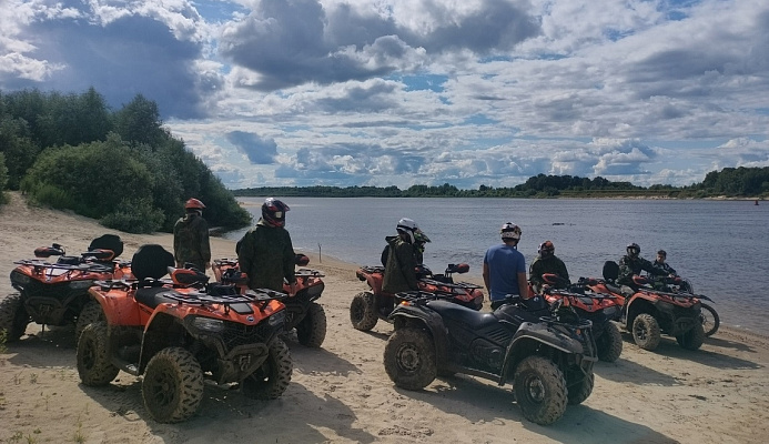 Прокат квадроциклов  в Нижнем Новгороде. Сервис Ultra Подарки. Подарочный сертификат на прокат квадроциклов в Нижнем Новгороде. Закажите катание на квадроциклах недорого и наслаждайтесь активным отдыхом с друзьями. Выбирайте живописные маршруты для езды на квадроциклах. Сервис UltraPodarki.ru 8800-505-9530. Катание на квадроциклах, Прокат квадроциклов, езда на квадроцикле, прокат квадроциклов в Нижнем Новгороде, катание на квадроциклах в Нижнем Новгороде, Катание на квадроциклах летом, Катание на квадроциклах зимой, Сертификат на катание на квадроциклах 

