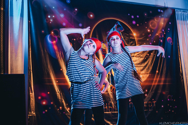 Школа танцев для детей в Нижнем Новгороде. Эстрадный танец, Хип-Хоп, Джаз-фанк, Брейк данс, Вог, Контемп. Ultra Подарки. Купить абонемент на занятия в школу танцев DANCE LIFE STUDIO в Нижнем Новгороде. Танцы повышают настроение и придают уверенность в себе. Сервис UltraPodarki.ru 8 (800) 505 95 30. занятия танцами, занятия танцами для детей, студия танцевальный, танец урок, танец студия, танцевальный школа, танец школа, танец обучение, современный танец школа, школа танцев, школа танцев в Нижнем Новгороде, DANCE LIFE STUDIO, Эстрадный танец, Хип-Хоп, Джаз-фанк, Брейк данс, Вог, Контемп