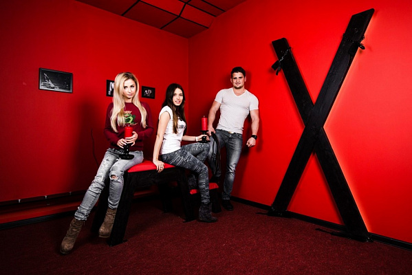 Квест "Красная комната" в Нижнем Новгороде. Подарочные сертификаты Ultra Подарки. Антуражный романтический Квест "Красная комната". Пройди квест сам или купи оригинальный подарочный сертификат. Сервис UltraPodarki.ru 8-800-505-9530. Квест Нижний Новгород, Квест, Квест "Красная комната", Красная комната, screamquest,