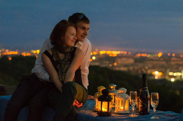 Романтическое свидание на крыше в Нижнем Новгороде. Ultra Подарки. Купить романтическое свидание на крыше в Нижнем Новгороде. Подарите самым близким незабываемые моменты и почувствуйте друг друга ещё ближе. Сервис UltraPodarki.ru 8 800 505 95 30. Романтическое свидание на крышев Нижнем Новгороде, свидание на крышев Нижнем Новгороде, свидание, сертификат на свидание на крыше, сертификат на свидание в Нижнем Новгороде, купить свидание на крыше, купить свидание Нижний Новгород