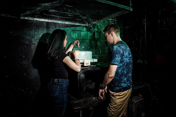 КВЕСТ В РЕАЛЬНОСТИ - «ДОЧЬ» в Нижнем Новгороде. Подарочные сертификаты Ultra Подарки. Вас ждёт страшный КВЕСТ В РЕАЛЬНОСТИ - «ДОЧЬ» от организатора 5 УГОЛ. Пройди квест сам или купи оригинальный подарочный сертификат. Сервис UltraPodarki.ru 8-800-505-9530. Квест Нижний Новгород, Квест, КВЕСТ В РЕАЛЬНОСТИ - «ДОЧЬ», 5 угол