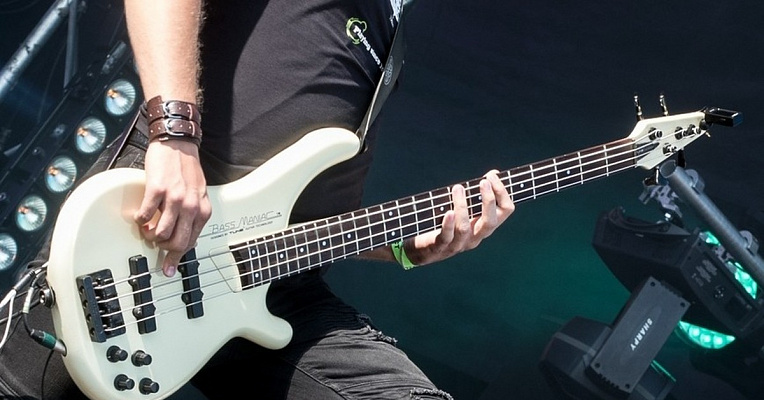 Индивидуальное обучение игре на гитаре в Нижнем Новгороде. Ultra Подарки. Подарите подарочный сертификат на индивидуальное обучение игре на гитаре с нуля в Нижнем Новгороде. Ведь занятия на гитаре любому ребёнку или подростку поднимет самооценку и уверенность в себе. Сервис UltraPodarki.ru 8 (800) 505 95 30. обучение игре на гитаре в Нижнем Новгороде, обучение игре на гитаре, индивидуальное обучение игре на гитаре, игра на гитаре, обучение на гитаре с нуля, занятия на гитаре
