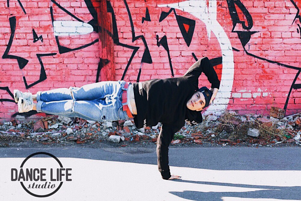 Школа танцев для взрослых в Нижнем Новгороде. Пилатес, Сальса, Зумба, Твёрк, Хип-Хоп. Ultra Подарки. Купить абонемент на занятия в школу танцев DANCE LIFE STUDIO в Нижнем Новгороде. Танцы повышают настроение и придают уверенность в себе. Сервис UltraPodarki.ru 8 (800) 505 95 30. занятия танцами, занятия танцами для взрослых, студия танцевальный, танец урок, танец студия, танцевальный школа, танец школа, танец обучение, современный танец школа, школа танцев, школа танцев в Нижнем Новгороде, DANCE LIFE STUDIO, TRIBAL FUSION, Вог, Джаз-фанк, Хип-Хоп, BODY BALLET, MAKE YOUR BODY, Латина соло, Твёрх (BOOTY DANCE), K-POP COVER DANCE, KRUMP, Классическая хореография (балет), Контемп, Стрип-пластика, Сальса, Акробатика, Зумба, Фитнес, Стретчинг, Пилатес