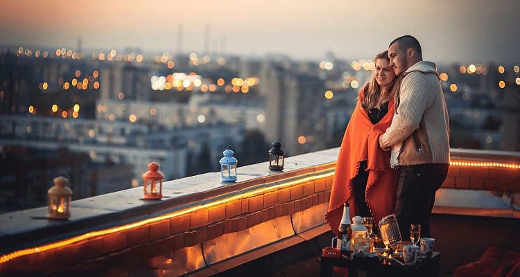 Романтическое свидание на крыше в Нижнем Новгороде. Ultra Подарки. Купить романтическое свидание на крыше в Нижнем Новгороде. Подарите самым близким незабываемые моменты и почувствуйте друг друга ещё ближе. Сервис UltraPodarki.ru 8 800 505 95 30. Романтическое свидание на крышев Нижнем Новгороде, свидание на крышев Нижнем Новгороде, свидание, сертификат на свидание на крыше, сертификат на свидание в Нижнем Новгороде, купить свидание на крыше, купить свидание Нижний Новгород